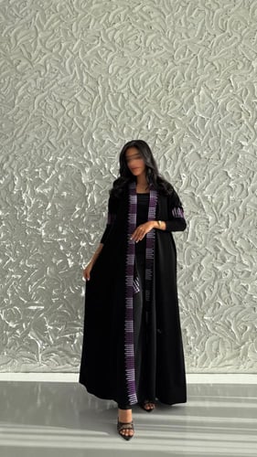 عباية كوبرا مطرزة م– تصميم نص كلوش بأكمام سترتش