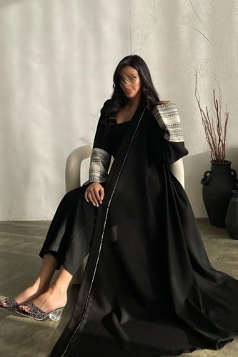 عباية كتان بأكمام جاكار بقصة دبل كلوش مع إمكانية ا...