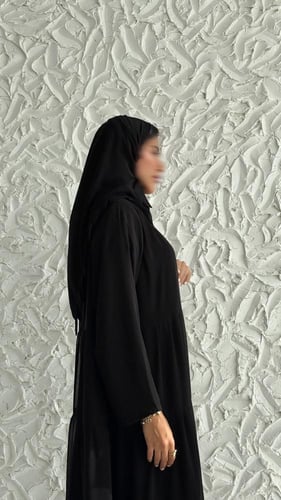 عباية طبقات شيفون مبطّنة – فخامة انسيابية