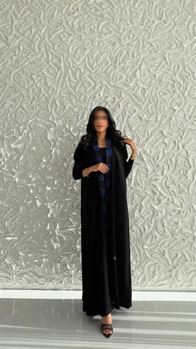 عباية كوبرا مطرزة ك– تصميم نص كلوش بأكمام سترتش