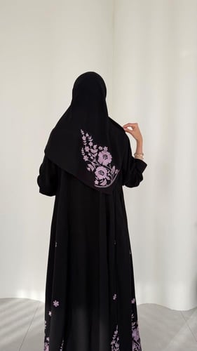 عباية كلوش ملكي كوري مطرزة موف