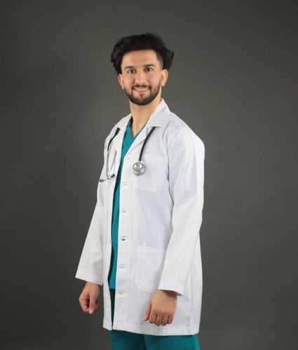 لاب كوت طبي أبيض