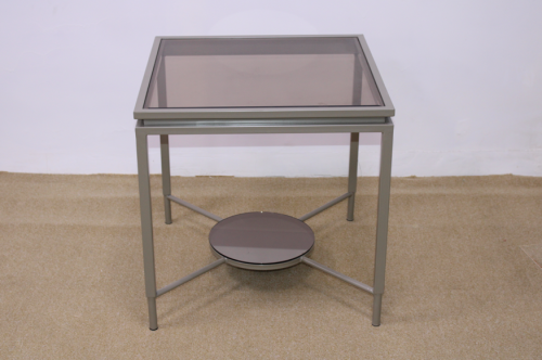 طاولة جانبية قواعد حديد سطح زجاج لون شمباني