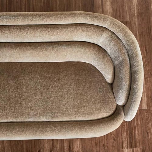 كنبة مخمل 3 مقاعد بقاعدة معدنية