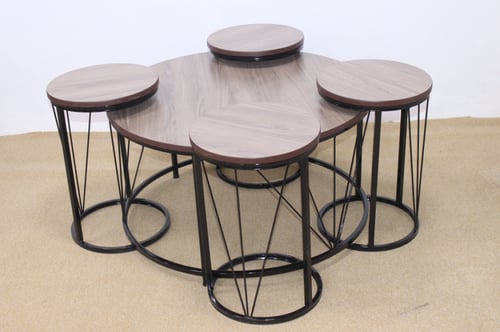 طقم طاولة تقديم مع 4 طاولات خدمة لون اسود وسطح خشب