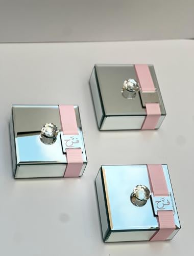 علب مجوهرات فضي مقاس ١٠ سم الدرزن ١٢ حبه مع شرايط...