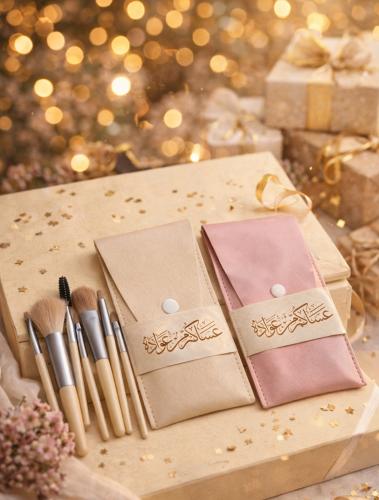 فرش مكياج بجيب جلد الدرزن 12 حبه