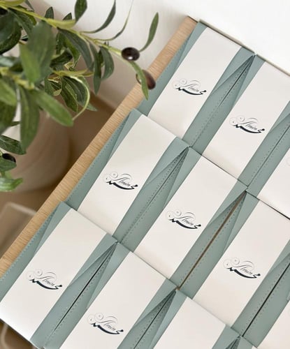 فرش مكياج بجيب جلد الدرزن 12 حبه