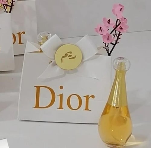 توزيعات اكياس ديور مع شرايط مع عطور جادور من ديور...