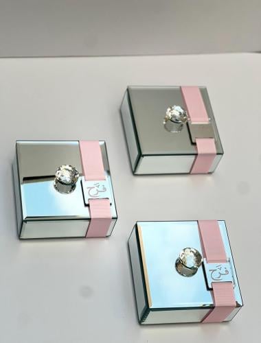 علب مجوهرات فضي مقاس ١٠ سم الدرزن ١٢ حبه مع شرايط...