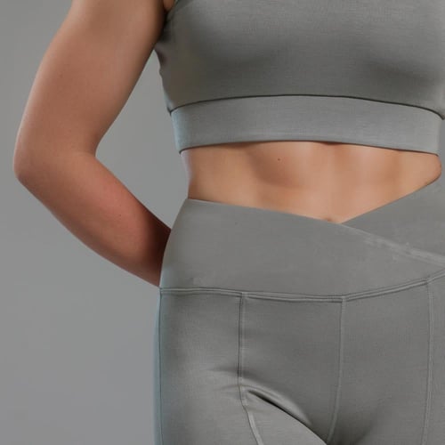 طقم رياضي بحواف واسعة