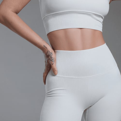 طقم رياضي بحواف ضيقة