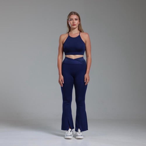 طقم رياضي بحواف واسعة