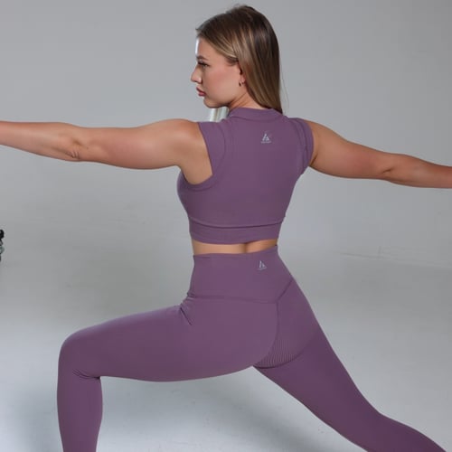 طقم رياضي بحواف ضيقة