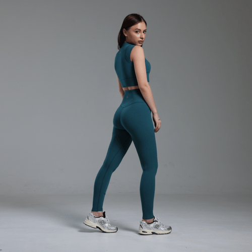 طقم رياضي بحواف ضيقة