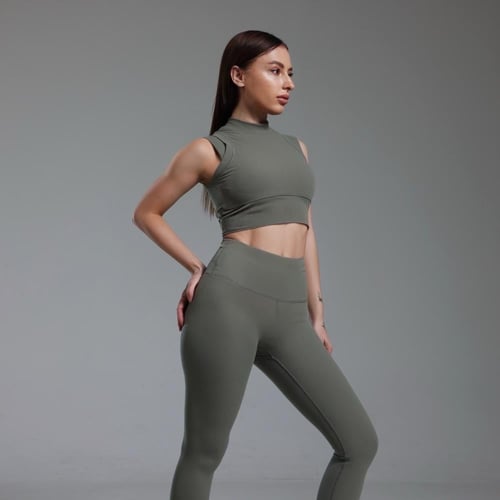 طقم رياضي بحواف ضيقة