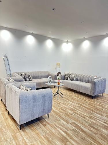 طقم كنب كلاسيك 8 شخص