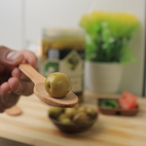 بكج مخلل زيتون أخضر مكون من 4 عبوات كل عبوة 1 كيلو