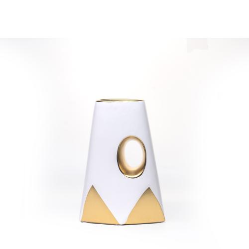 فازة سيراميك ابيض مع خطوط ذهبي