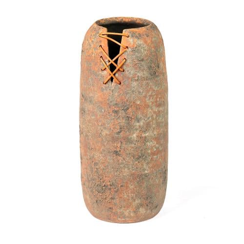 مزهرية تراثية من الطين بخيط