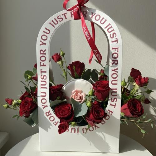 كيس الورد مع شوكلاته بستاني