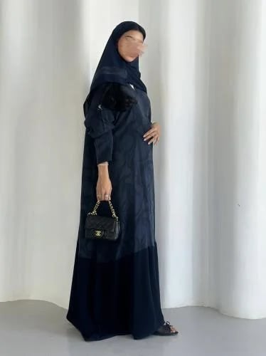 عباية كريب جاكار مموج كحلي مع كريب كحلي سادة