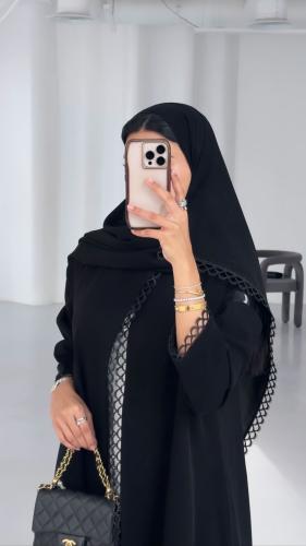 عباية كريب اسود مع كلفة