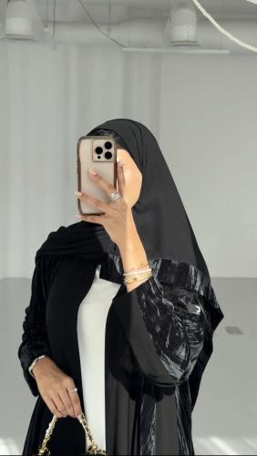 عباية كريب اسود مع مخمل مكسر