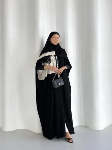 عباية كريب اسود وبيج مع كلفة