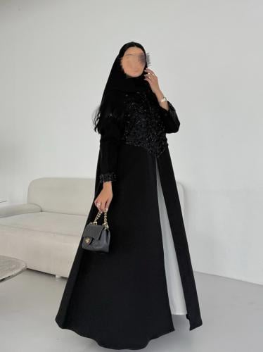 عباية كريب اسود مع شك فرنسي على الصدر والكم