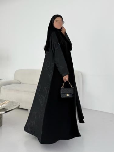عباية كريب اسود من الامام ومن الخلف تفته
