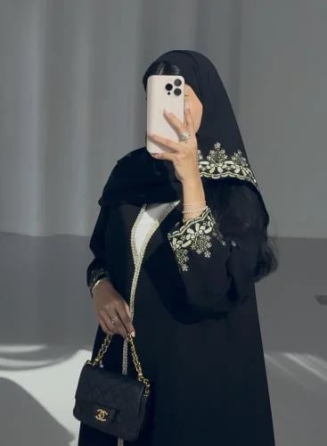 كريب مع تدخيلات باللون الذهبي والكلفة