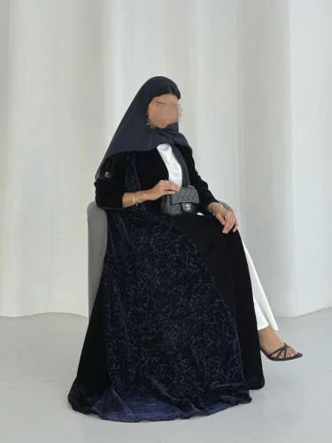 عباية مخمل كحلي مع مخمل مشجر مبطنة بشيفون