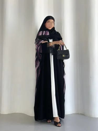 عباية كريب ملكي اسود مع تدخيلات شيفون ودانتيل فرنسي