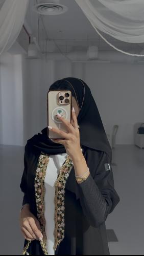 عباية كريب اسود مع اكمام استرتش