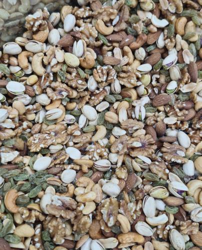 مكسرات مشكل ملكي مع زبيب