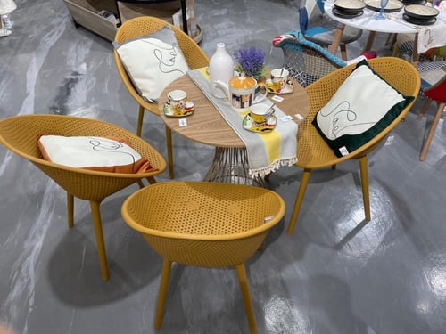 كرسي بتصميم عصري مريح