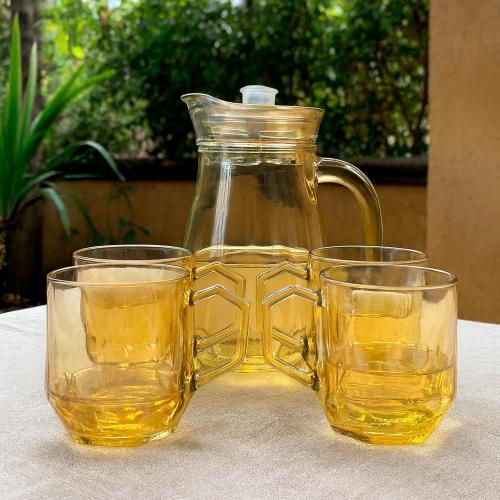 طقم إبريق وأكواب زجاجي بلون عنبري فاخر – 4 أكواب