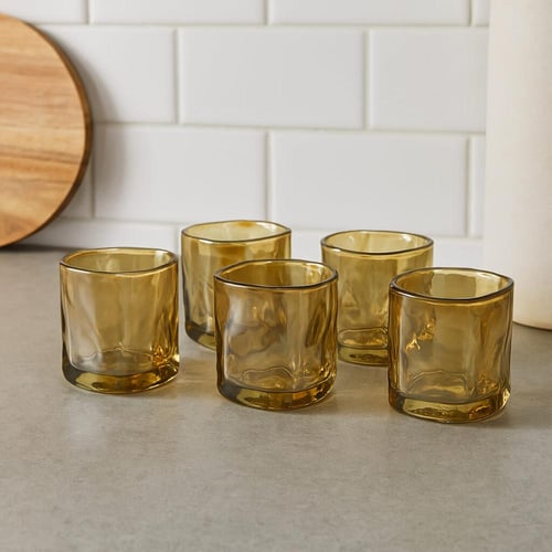 طقم كاسات زجاجية مضلعة بلون كهرماني - 6 قطع