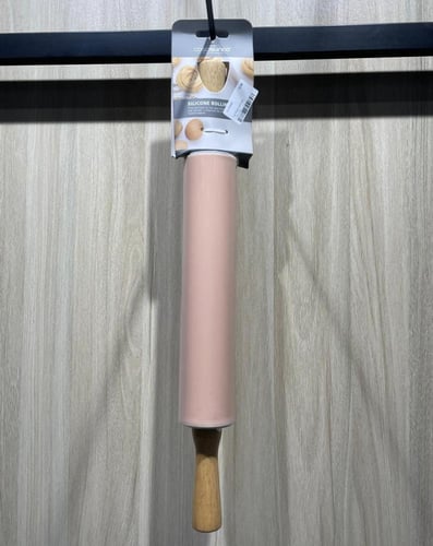 فرّادة عجين سيليكون بمقابض خشبية – 15 إنش