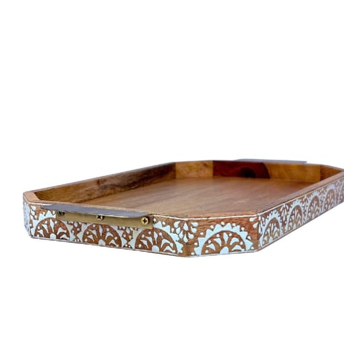 صينية تقديم خشب بمقابض معدنية بنقشة تراثية