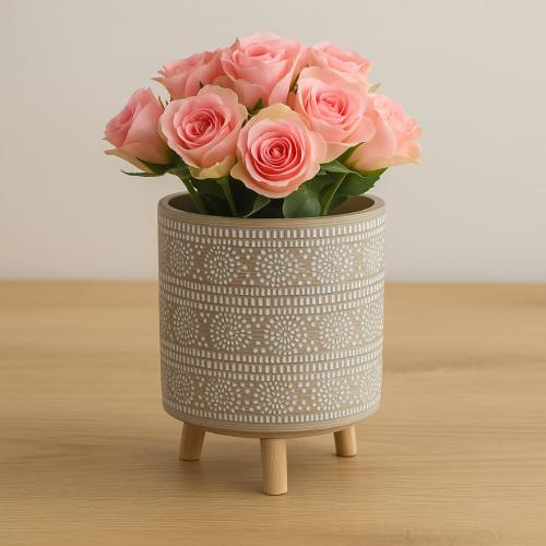 أصيص سيراميك مزخرف مع قاعدة خشبية