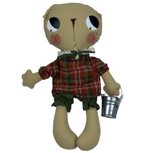 دمية قطة قماشية لطيفة تحمل دلوًا