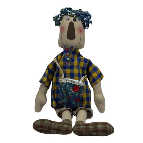 دمية قماشية ديكور بأزياء فلكلورية