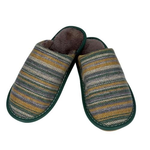 شباشب منزلية مخططة دافئة