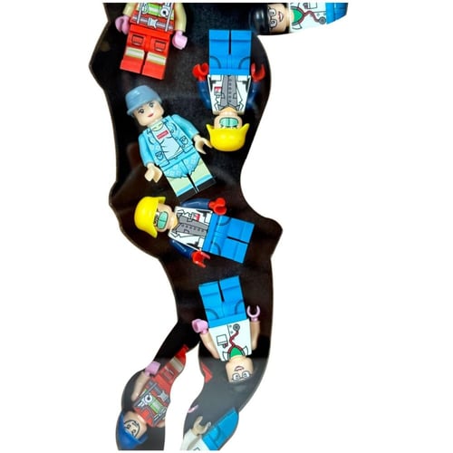 لوحة جدارية فنية بتصميم جوردان مع شخصيات ليغو