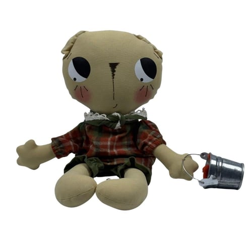 دمية قطة قماشية لطيفة تحمل دلوًا