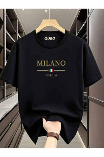 qubo sportswear & company تيشيرت قطني مطبوع للجنسين من Qubo، مقاس كبير، بياقة دائرية وأكمام قصيرة