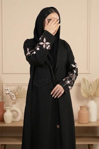 عباية بليزر أسود كتان بكسرات خلفية وبأكمام مطرزة زهري مع طرحه