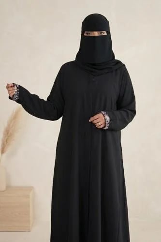 عباية كريب انترنت كلوش مطرزة زهور ملون على الكم و أسفل العباية مع طرحه